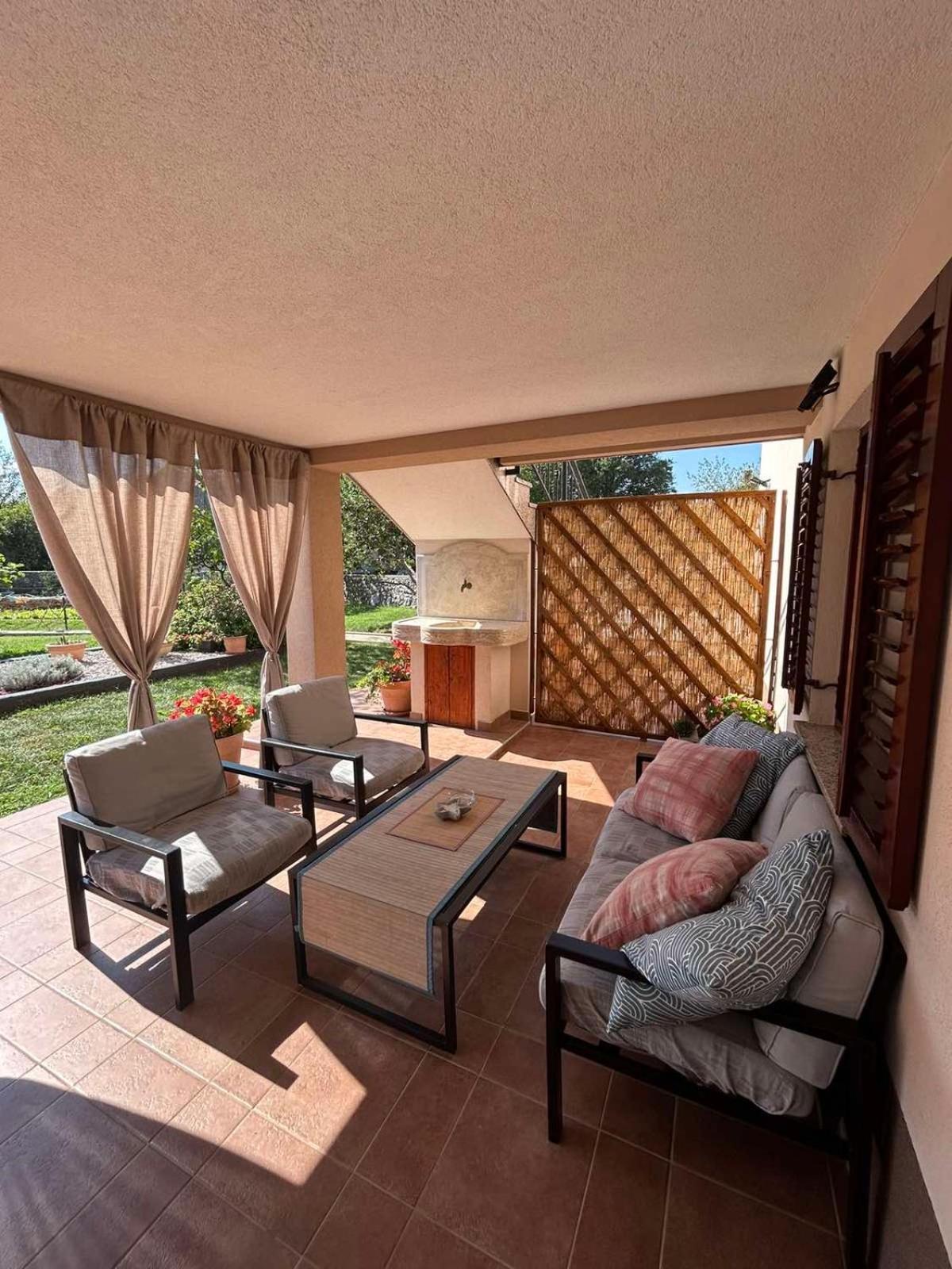 Apartmani Antonija Vozilici Exterior photo