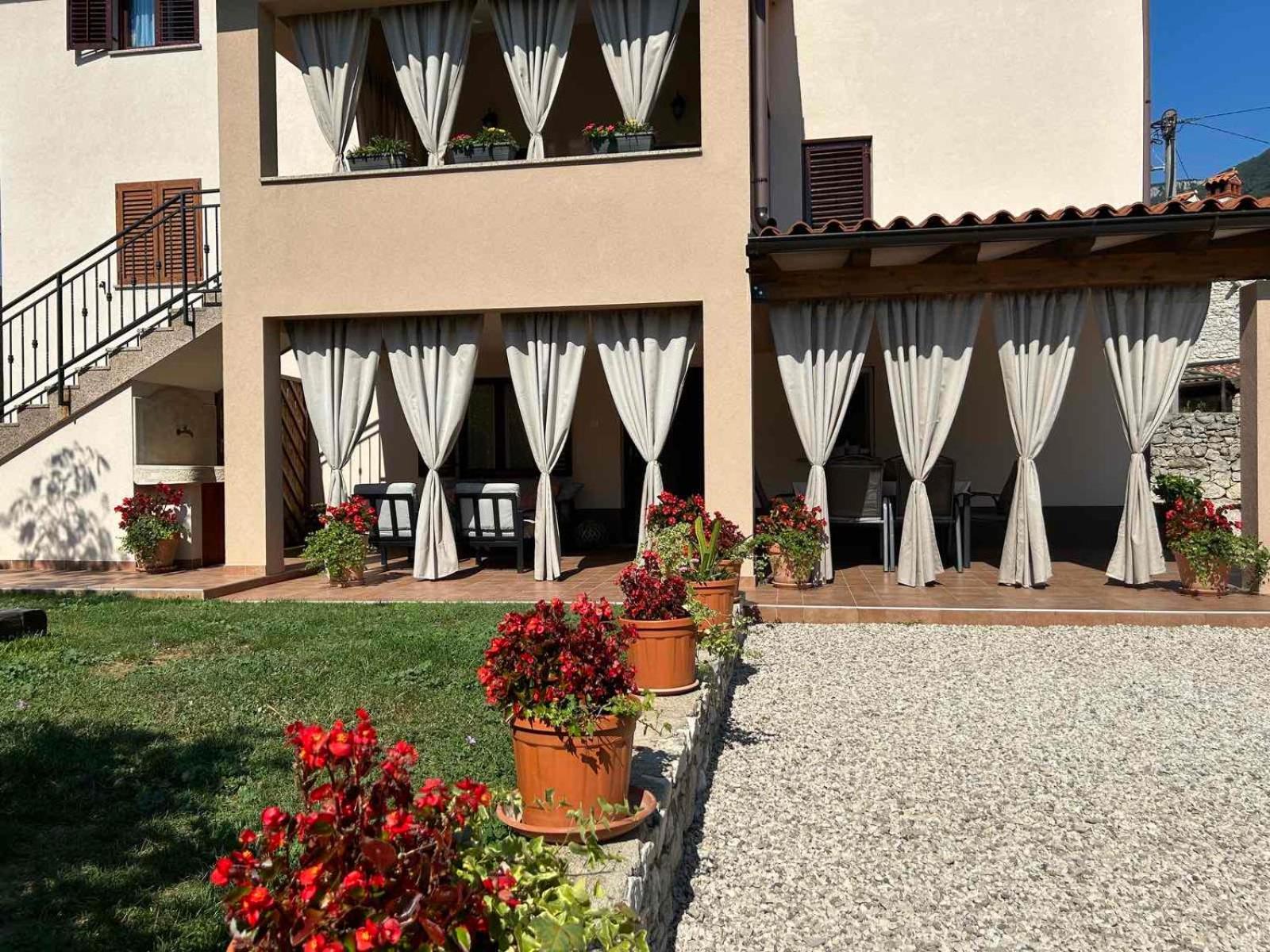 Apartmani Antonija Vozilici Exterior photo